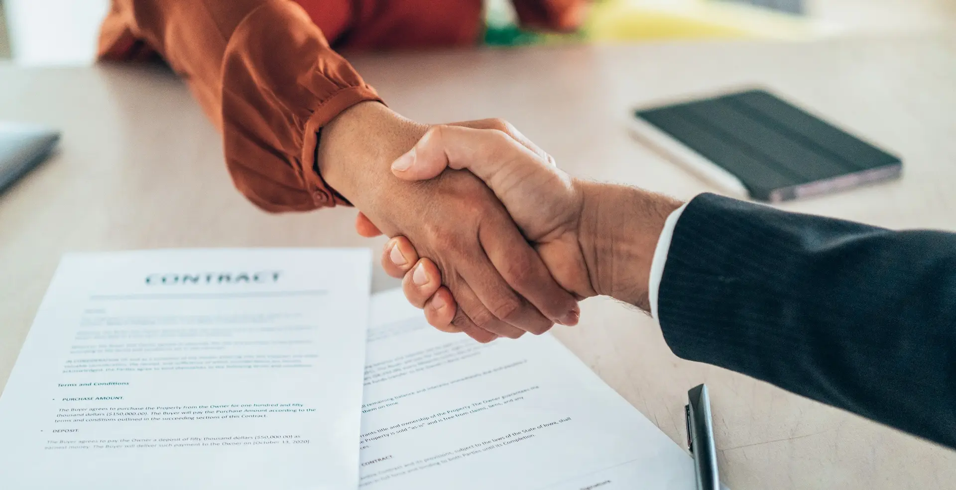 فروش سازمانی چیست و چگونه قراردادهای B2B ببندیم؛ راهنمای کامل و کاربردی