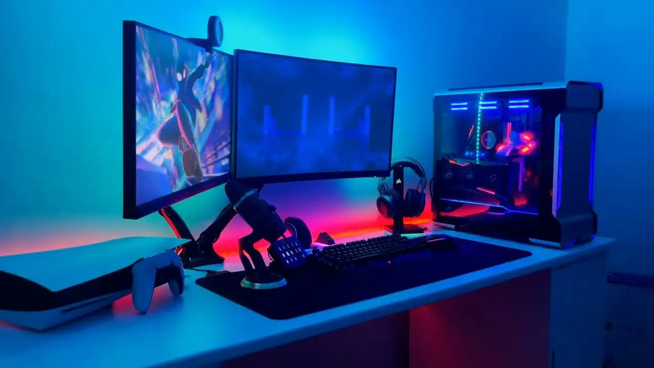 چراغ RGB روی مانیتور با نورپردازی رنگی و جذاب