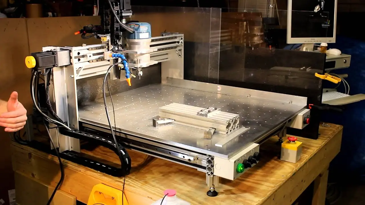 قطعات تولید شده توسط ماشین‌کاری CNC در کارخانه