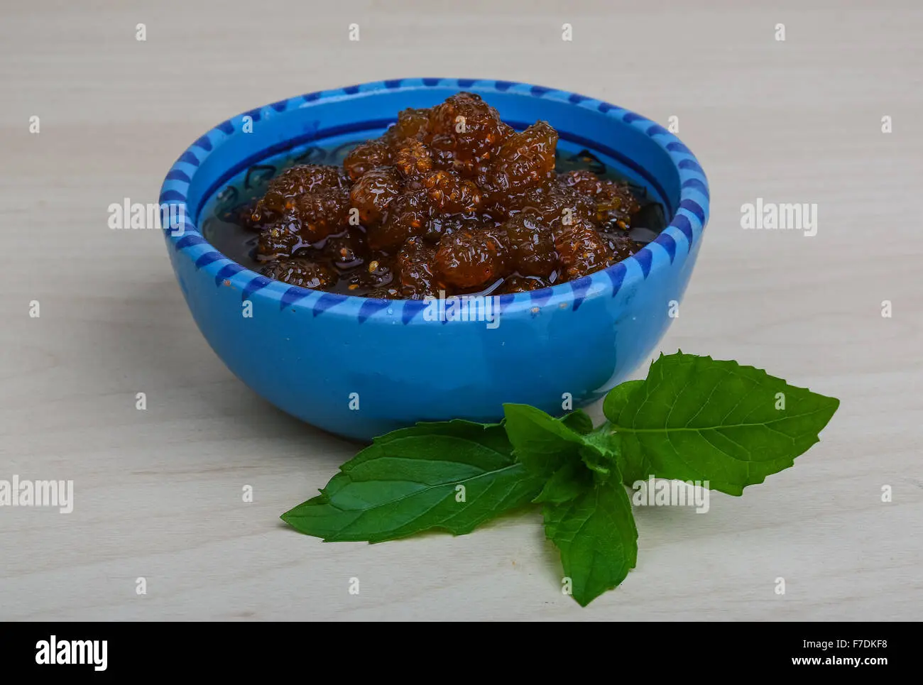 مزه‌های طبیعی و شیرین برگه زردآلو با استفاده از مواد اولیه مانند زردآلو و عسل