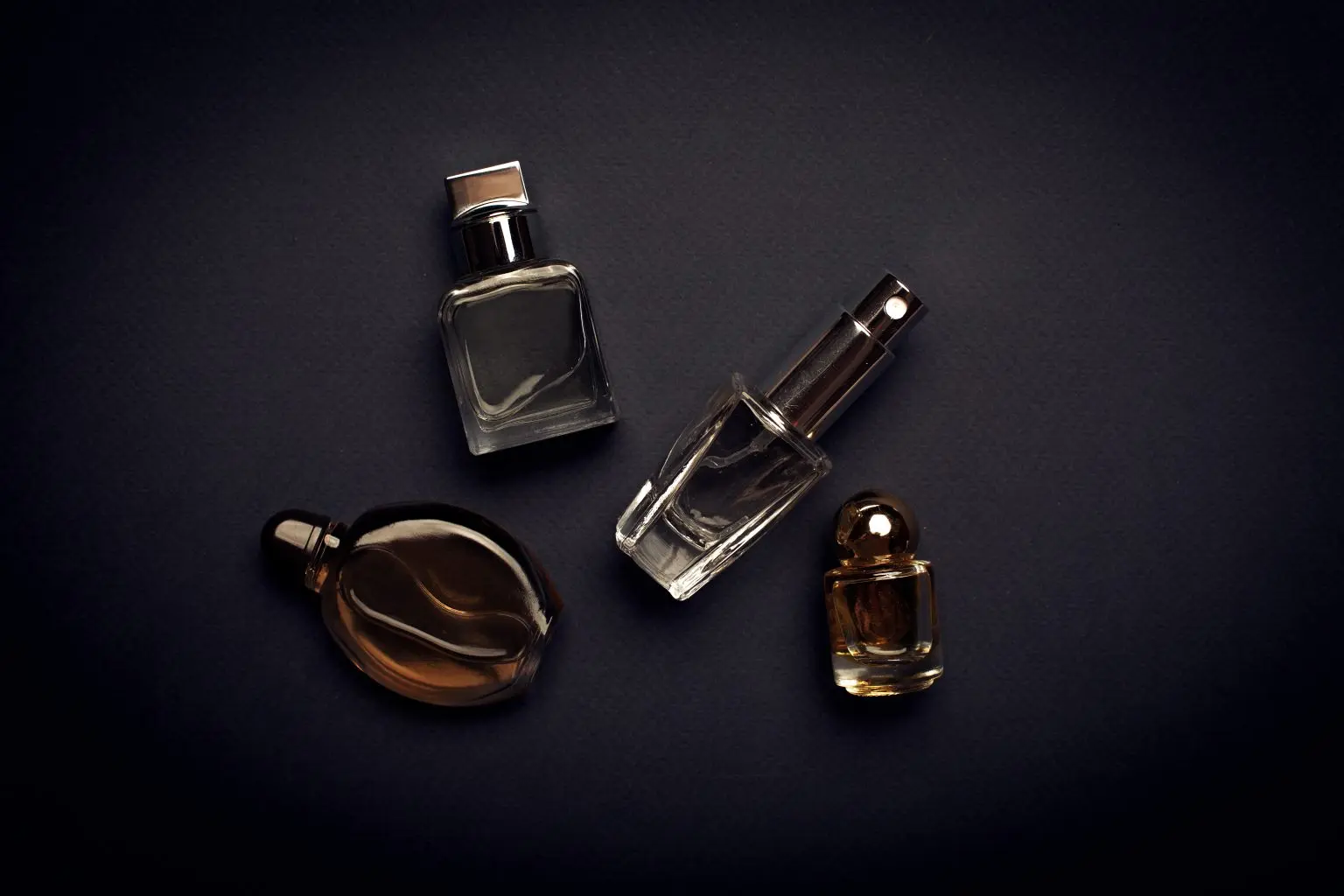 بوتیک‌های مختلف عطر و کولون با طراحی‌های متنوع