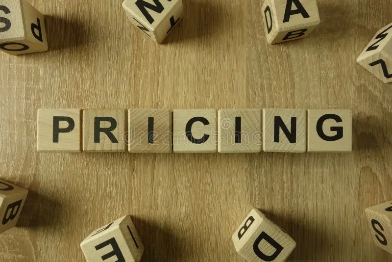 توضیح مفهوم قیمت‌گذاری پویا با استفاده از بلوک‌های چوبی و کلمه pricing