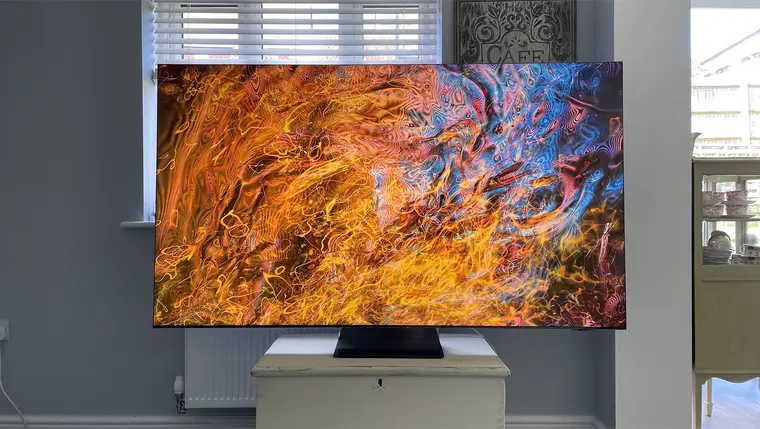 تلویزیون ۸کی با سیستم صوتی Dolby Atmos و طراحی مدرن
