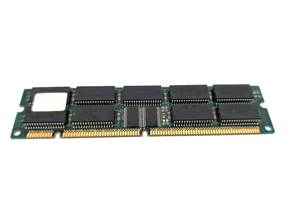 نمایی از داخل یک سرور با نمایش مودولهای حافظه ECC RAM نصب شده در اسلاتهای مادربرد