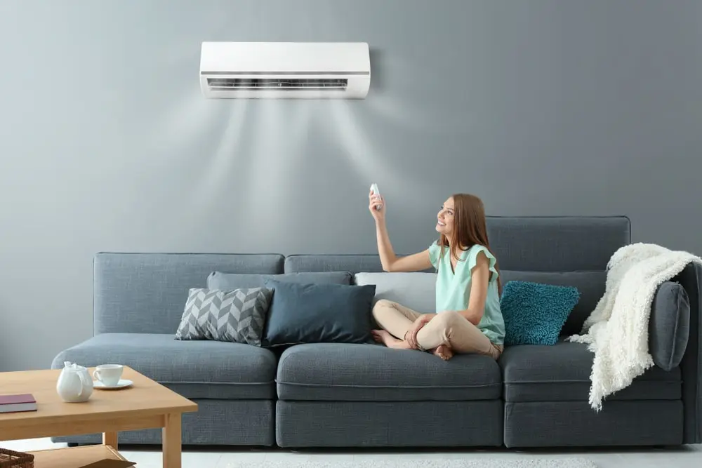 استابلایزر الکترونیکی با طراحی مدرن و نمایشگر دیجیتال برای تنظیم ولتاژ