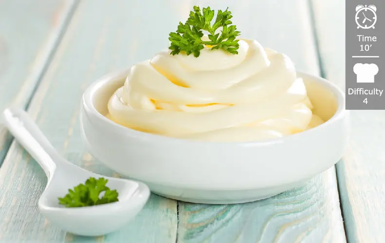 روغن گیاهی یکی از مواد اصلی در تهیه مایونز است که نوع آن می‌تواند بر طعم و کیفیت سس تأثیر بگذارد
