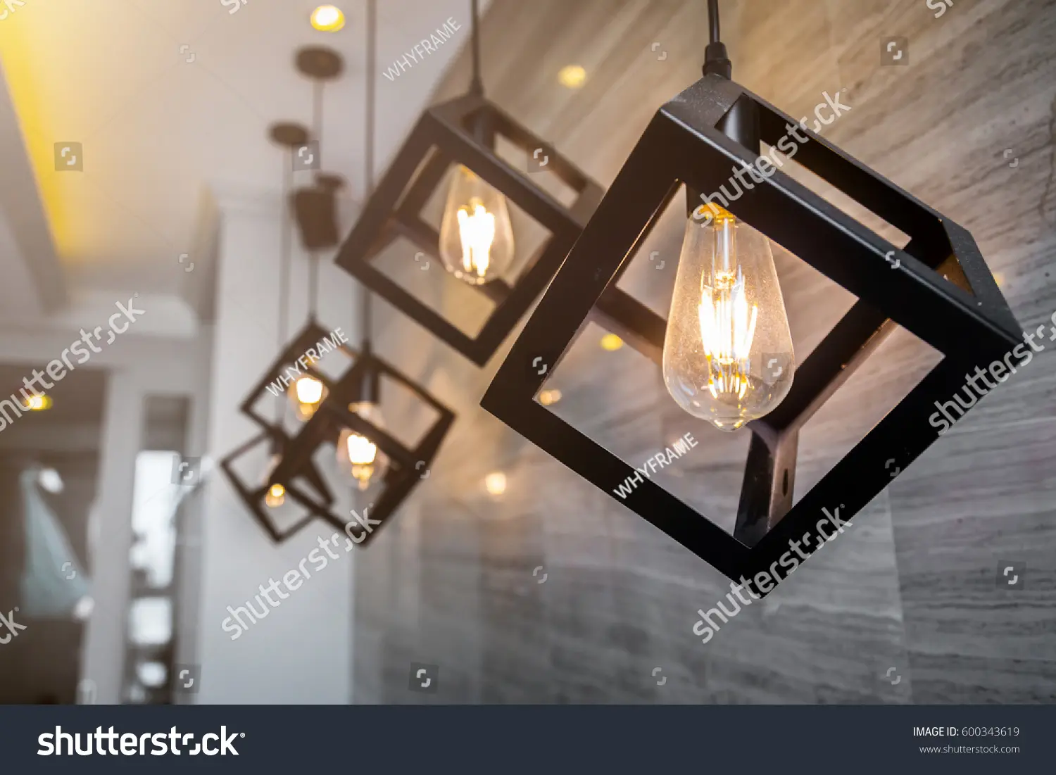 چراغهای پندانت مدرن با طراحی vintage برای ایجاد نورپردازی زیبا و کاربردی