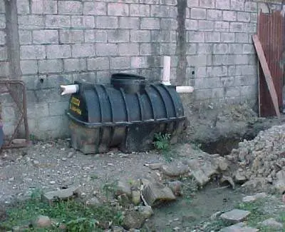 نصب سپتیک تانک در یک ساختمان مسکونی
