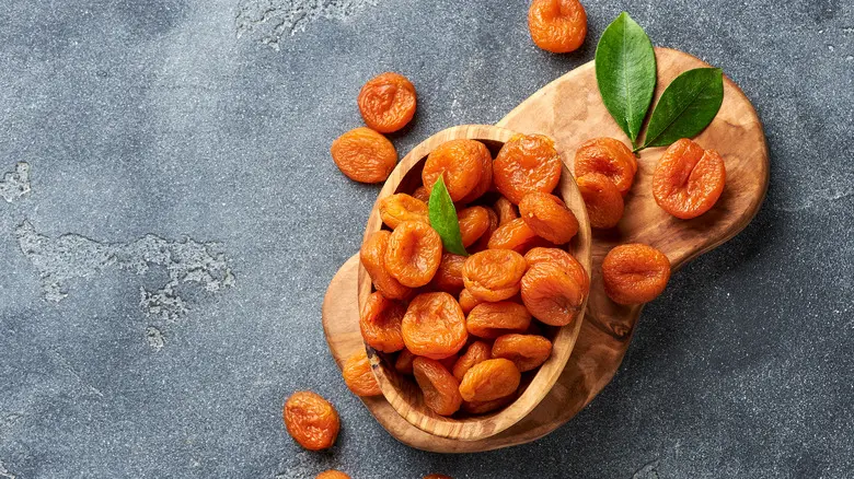 آلو خشک با رنگ طبیعی و بافت یکنواخت