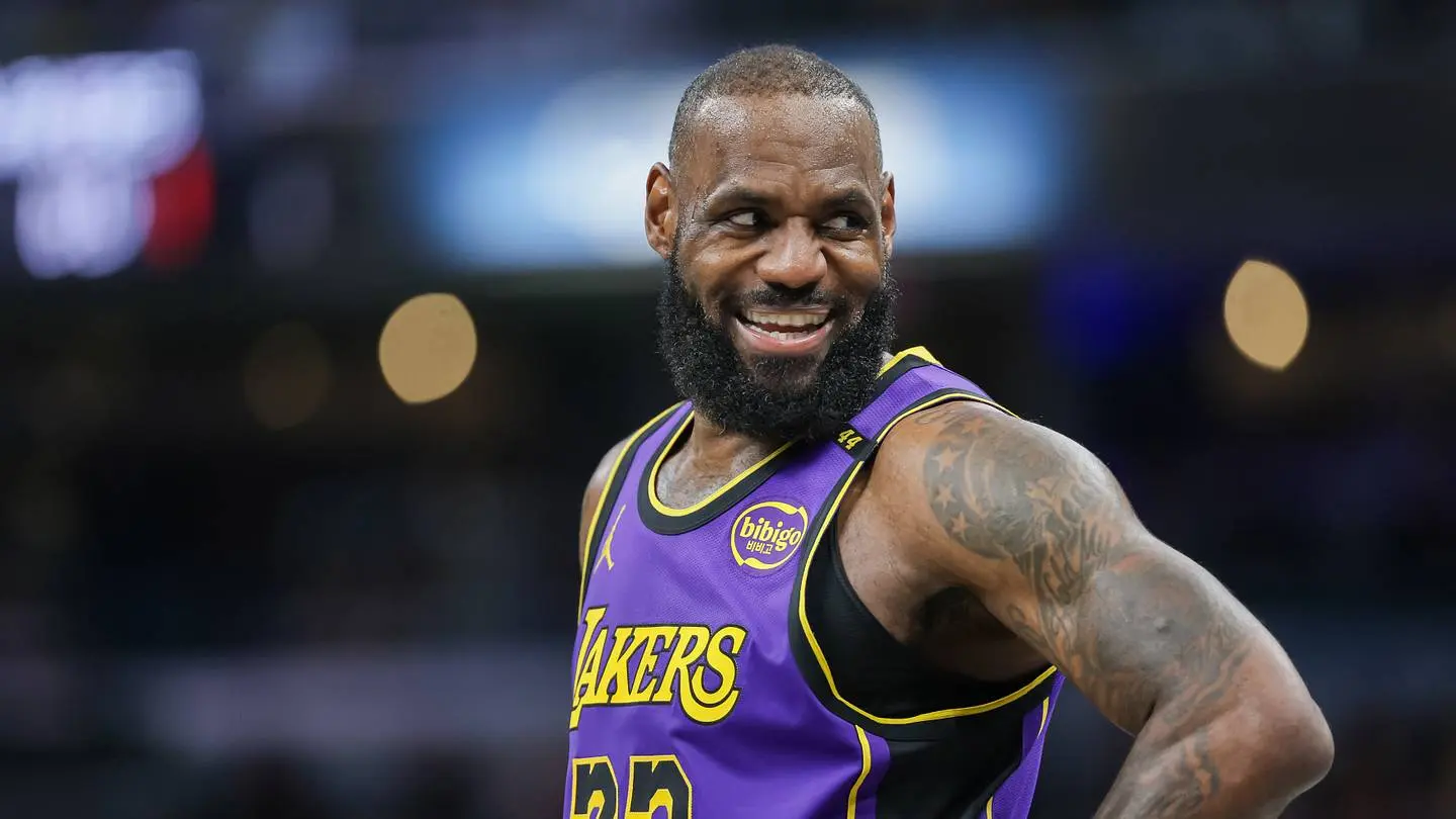 لبران جیمز کیست؟ بیوگرافی، رکوردها و افتخارات ستاره NBA؛ یک راهنمای کامل برای تصمیم بهتر