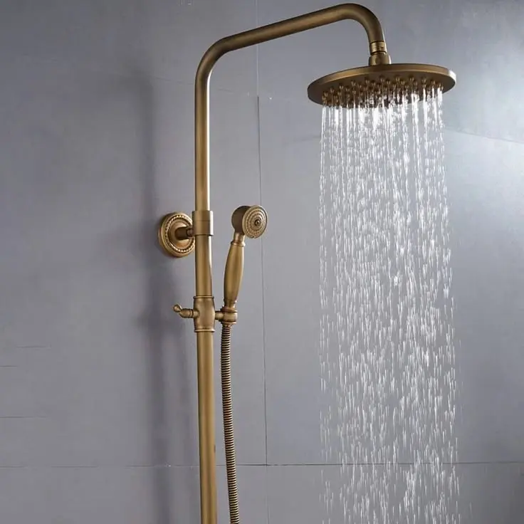شیرآلات مشکی با طراحی مدرن و خطوط هندسی در حمام