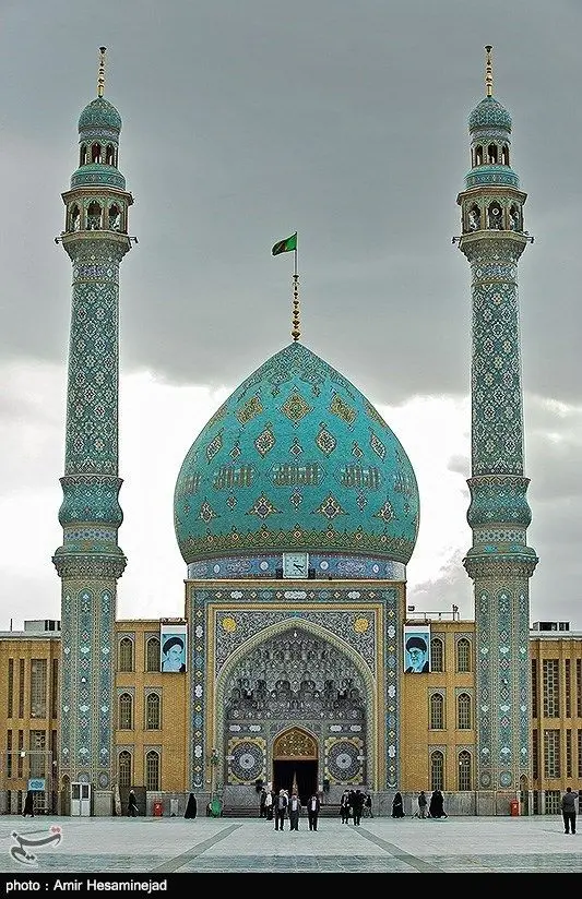 معماری زیبا و آرام مسجد فیضیه قم