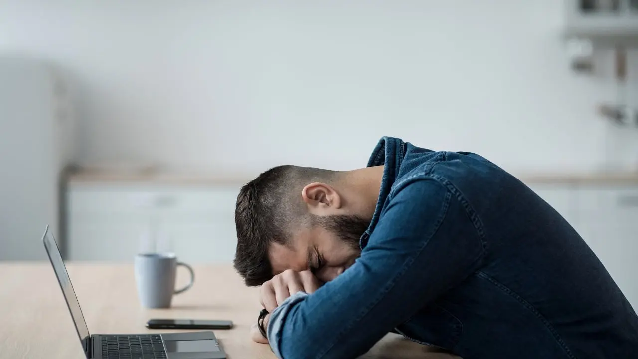 چه زمانی خستگی طولانی‌مدت نیاز به آزمایش دارد؛ پاسخ به پرسش‌های مهم