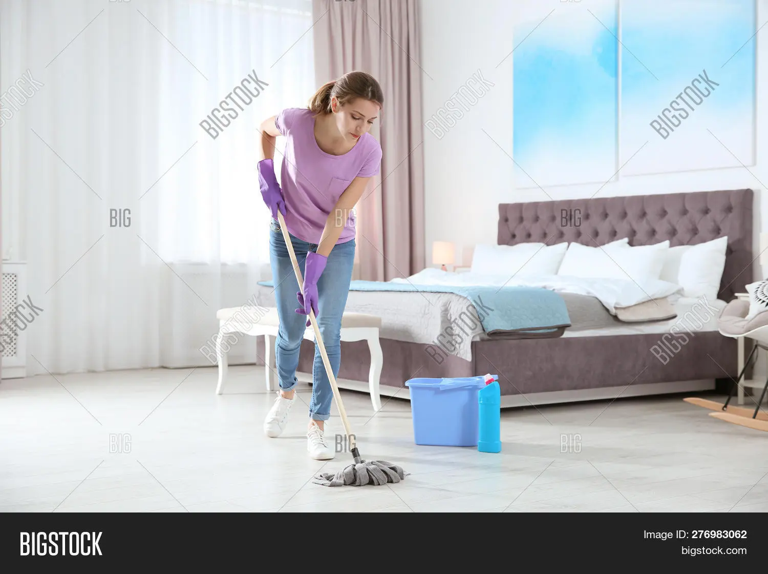 اتاق تمیز صنعتی با سیستم تهویه پیشرفته و فیلترهای هوا برای کاهش آلودگی