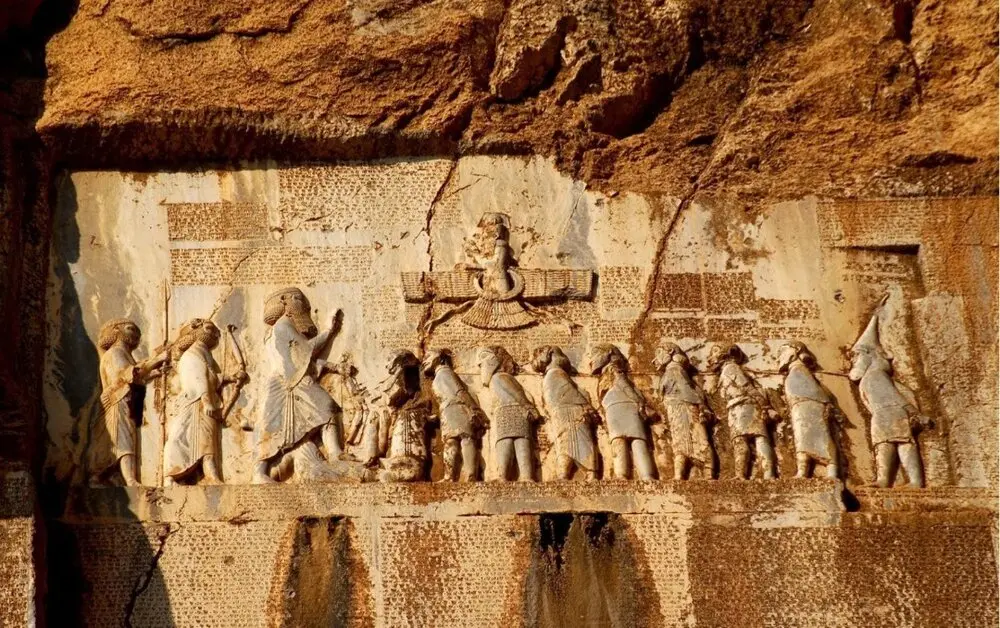 بیستون؛ راهنمای بازدید از میراث تاریخی کرمانشاه از نگاه کاربردی