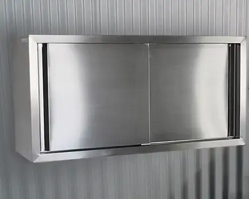 کابینت تا سقف با طراحی چوبی و جزئیات ظریف در اتاق مطالعه