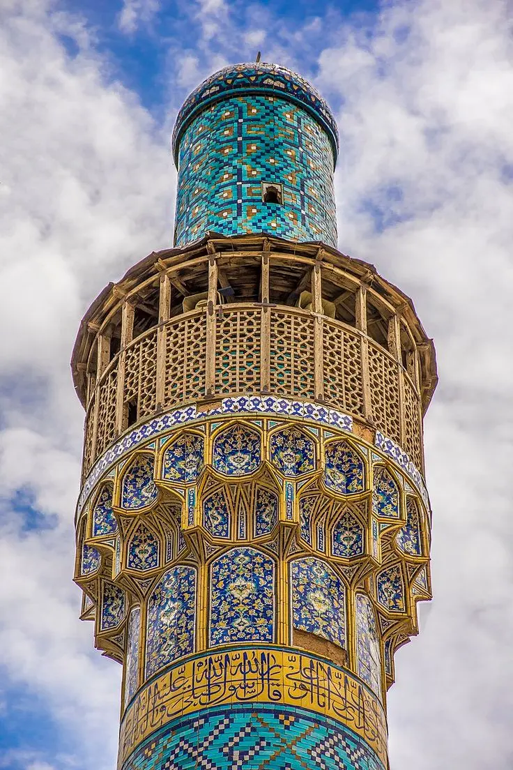 کاخ چهلستون اصفهان؛ مهم‌ترین نکات درباره تاریخچه و دیدنی‌ها