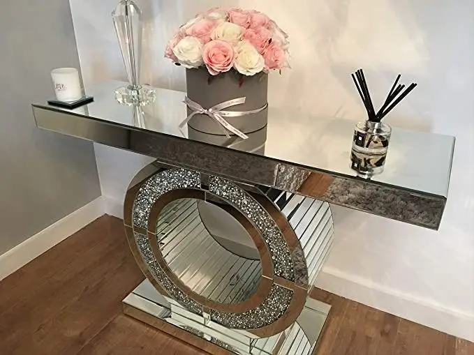 کنسول و آینه با طراحی هماهنگ در یک اتاق نشیمن با نور طبیعی