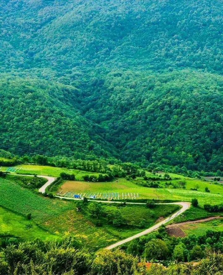 مسجد جامع اردبیل با معماری سنتی و گنبدهای زیبا