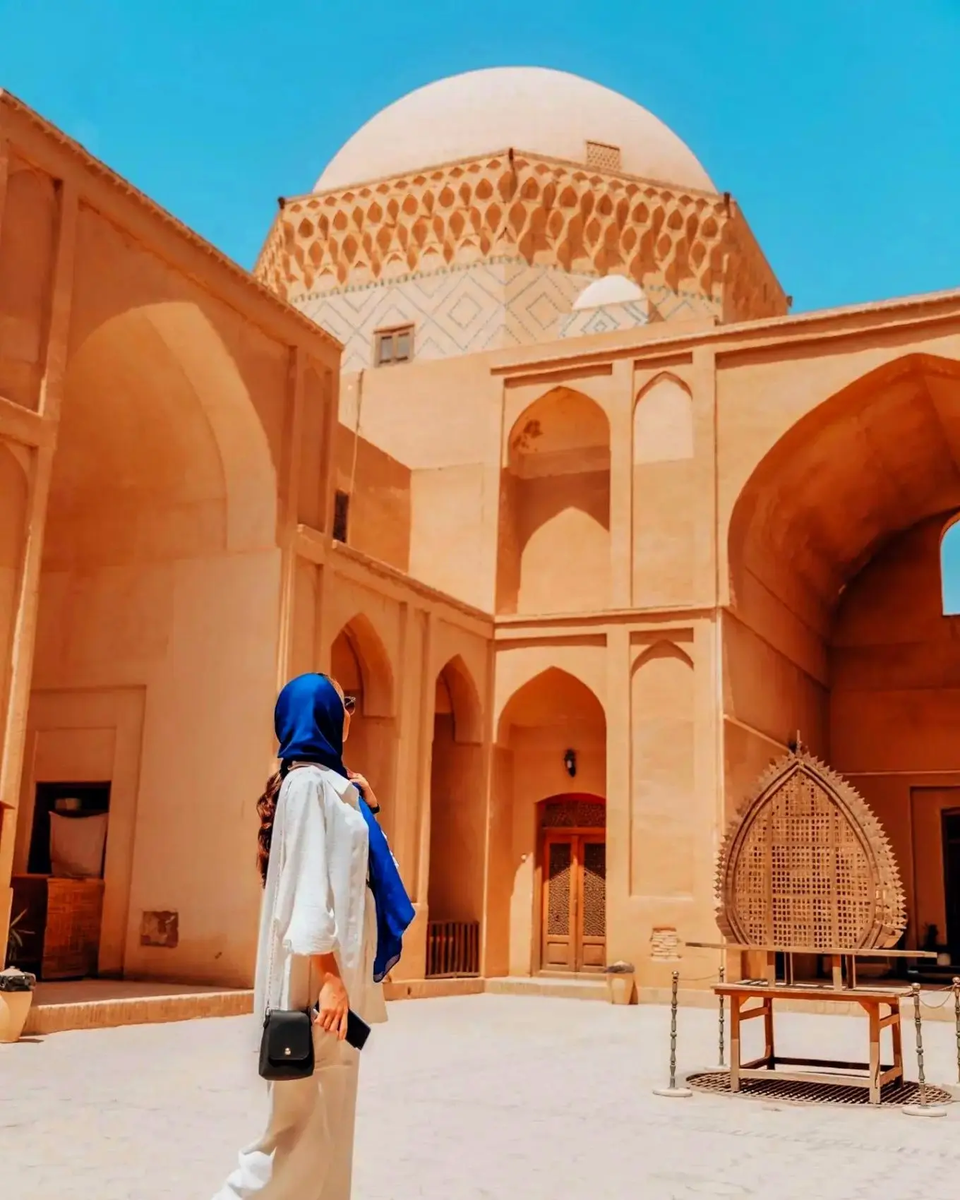 منظره تاریخی اصفهان با پل خaju و مسجد شیخ لطفالله