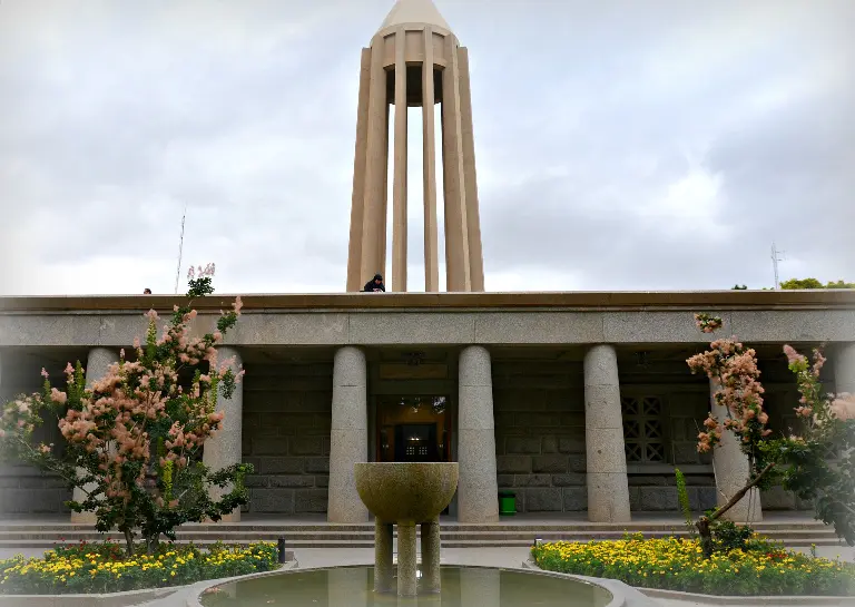 منظره کوهستانی زیبا در استان همدان با طبیعت بکر و چشم‌نواز