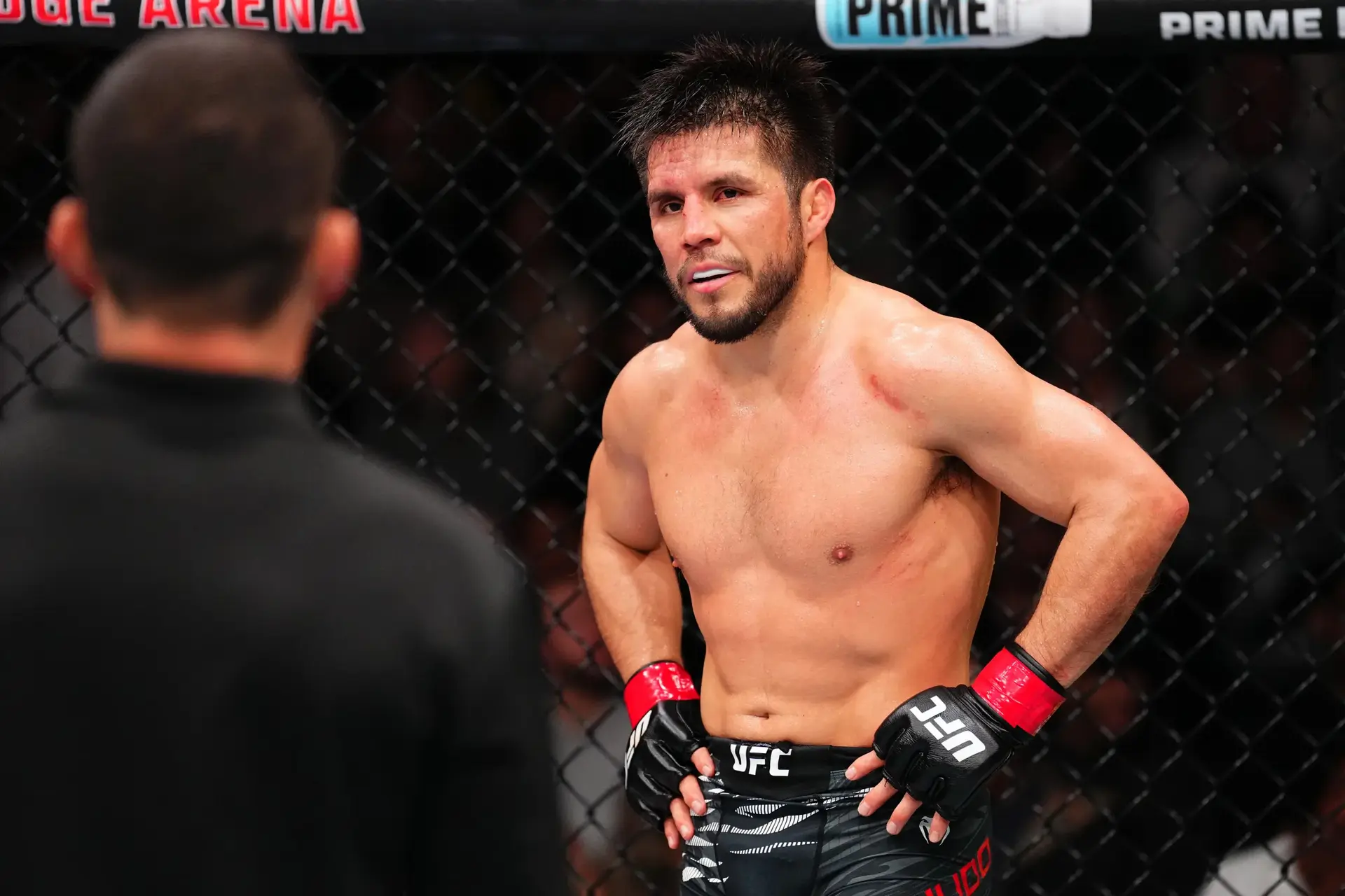 مبارز UFC در حین مسابقه
