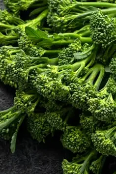 دست یک فرد در حال گرفتن نمونه خون برای آزمایشات پزشکی