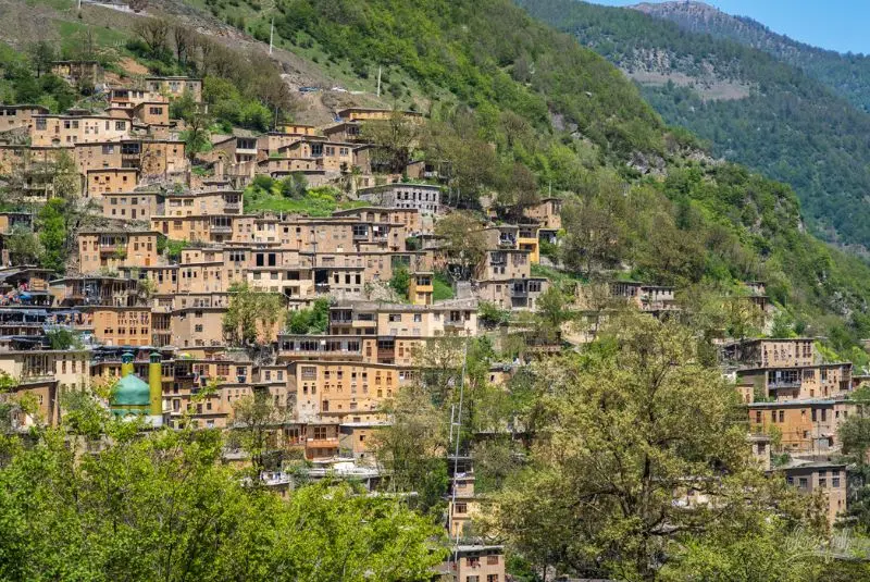 منظره سبز و گل‌دار ماسوله در بهار