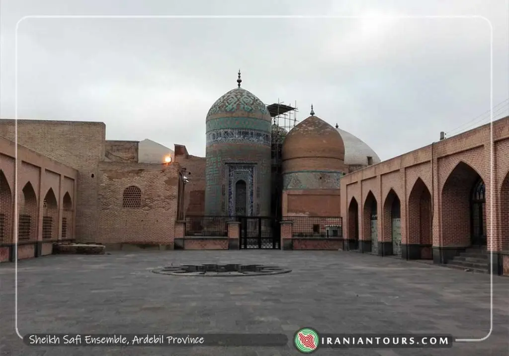 باغ شریف اردبیل با معماری سنتی و طبیعت زیبا