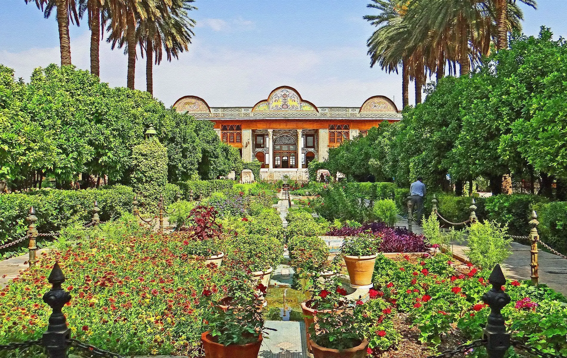 باغ ایرانی با طراحی چهارباغی و عناصر معماری سنتی