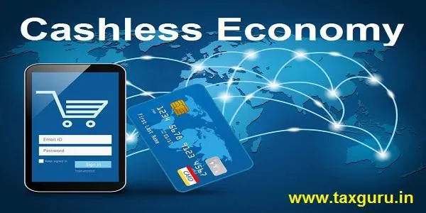 یک فرد در حال پرداخت با تلفن همراه در یک فروشگاه الکترونیکی