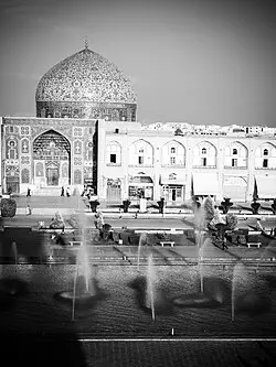ایوان اصلی مسجد شیخ لطفالله با کاشیکاریهای زیبا