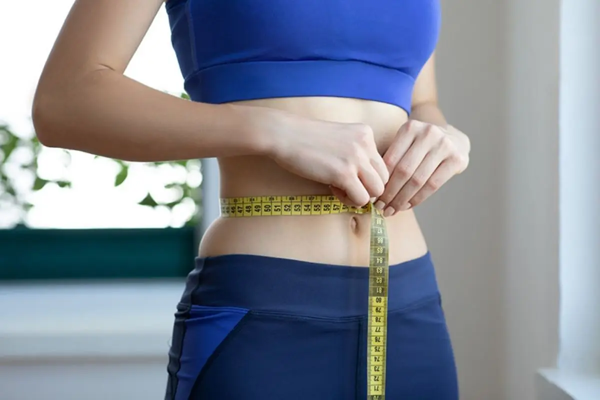 یک فرد در حال ورزش برای حفظ وزن پس از رژیم