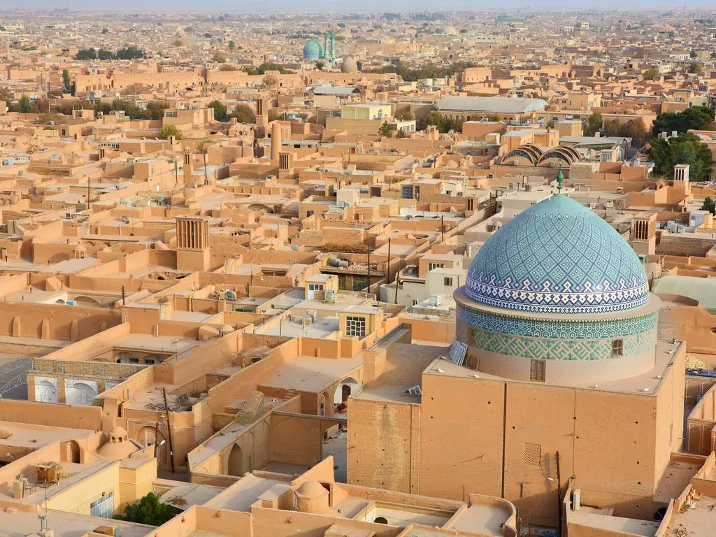 منظره دشت لوت با رنگ‌های متفاوت و بیابان گسترده