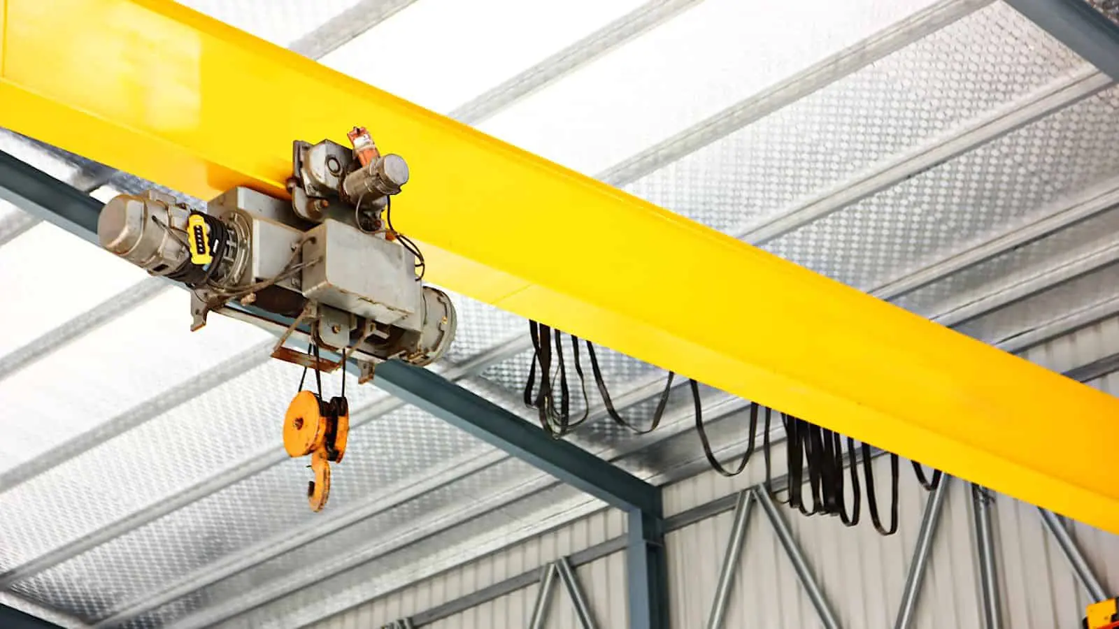 سیستم تrollehoist جرثقیل سقفی که برای جابجایی بارهای متوسط استفاده می‌شود