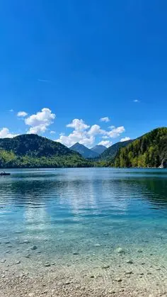 پیاده‌روی در مسیرهای کوهستانی اطراف دریاچه تار