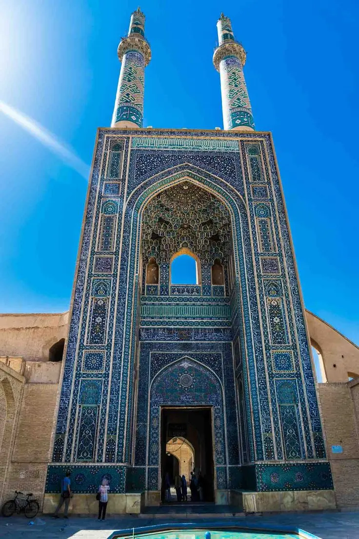 بازدید از مسجد جامع یزد با معماری سنتی و گنبدهای بلند