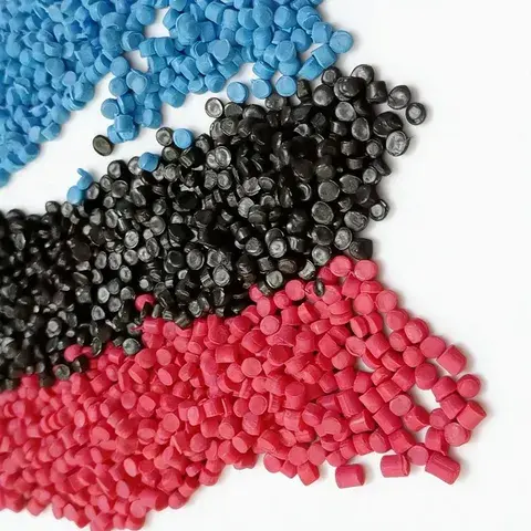 گرانول پلاستیک بازیافت‌شده در بسته‌بندی آماده برای استفاده صنعتی