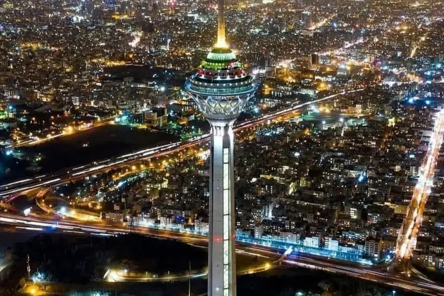 برج میلاد؛ آنچه درباره تفریحات، امکانات و راهنمای بازدید باید بدانید