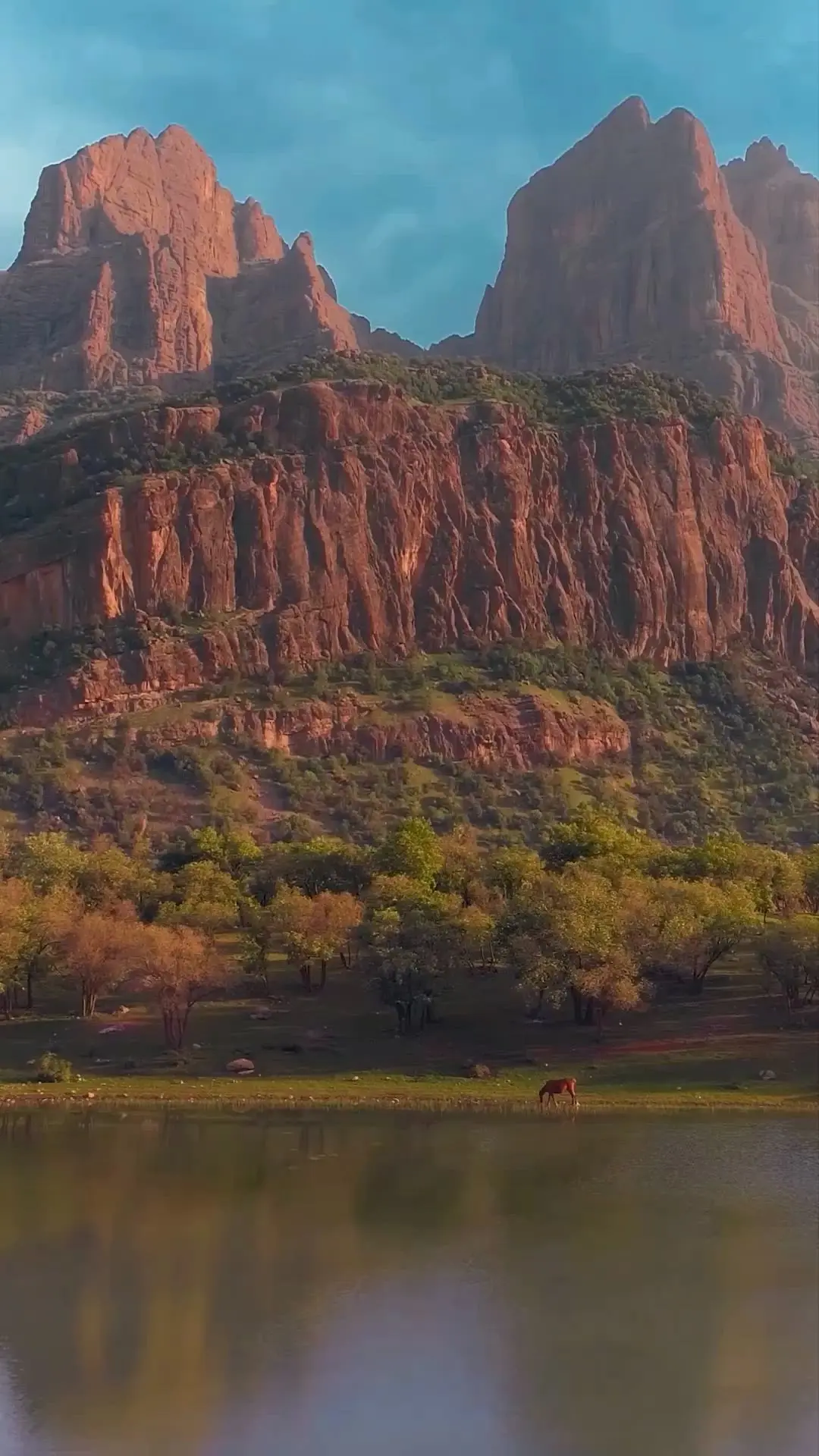 منظره سبز و کوهستانی آبشار سیلوانه در لرستان