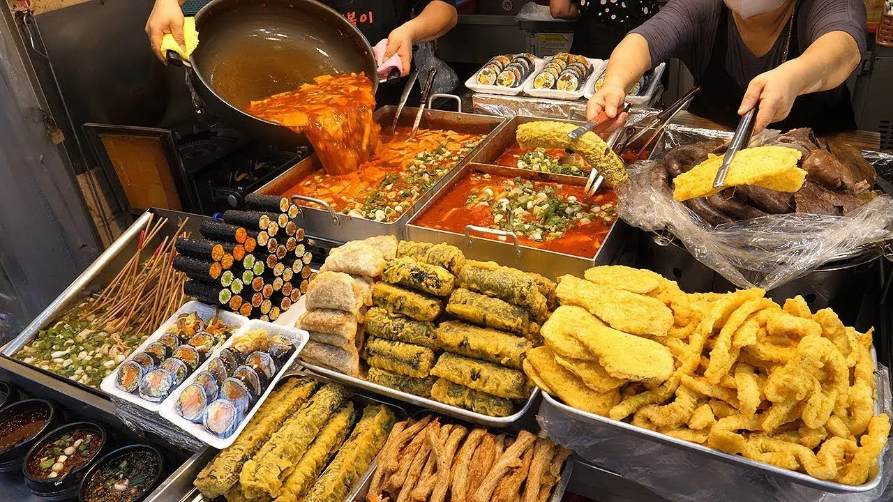 کباب کوبیده یکی از محبوبترین غذاهای خیابانی در تهران