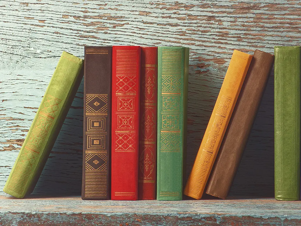 کتابهای قدیمی و کلاسیک که میتوانند منابع ارزشمندی برای یادگیری زبان باشند