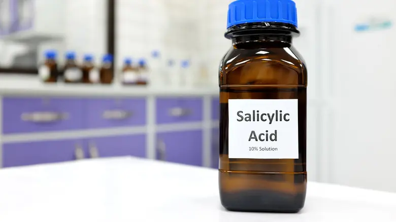 سالیسیلیک اسید چیست و برای چه پوستی مناسب است؛ راهنمای ساده برای شروع