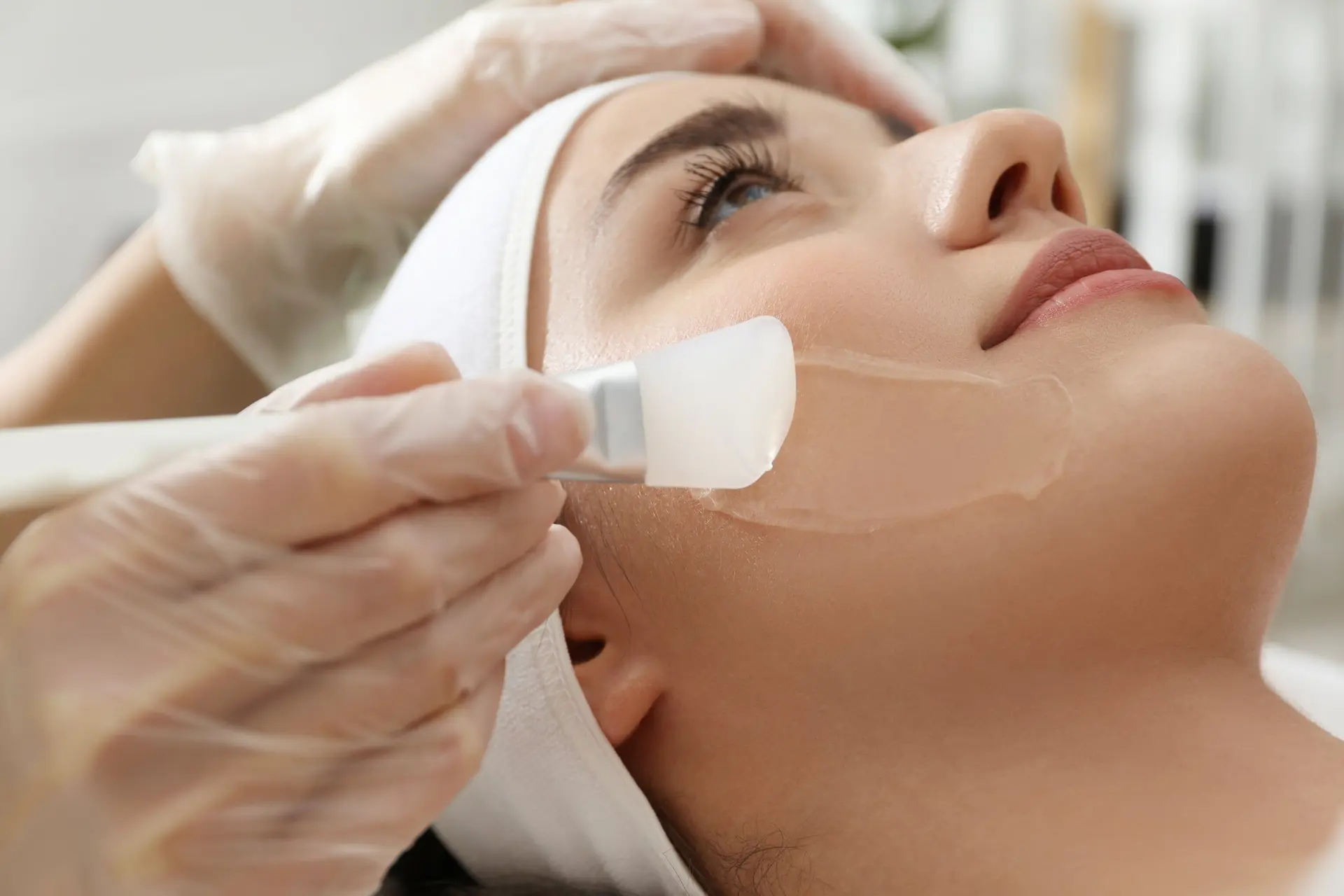مراقبت پس از پیلینگ شیمیایی و استفاده از کرم‌های مرطوب‌کننده