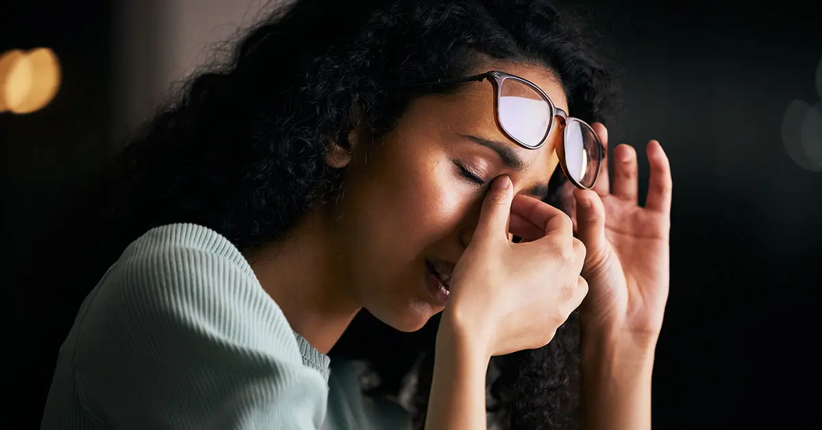 یک محیط کار با نورپردازی مناسب و فاصله صحیح بین چشم و صفحه نمایش