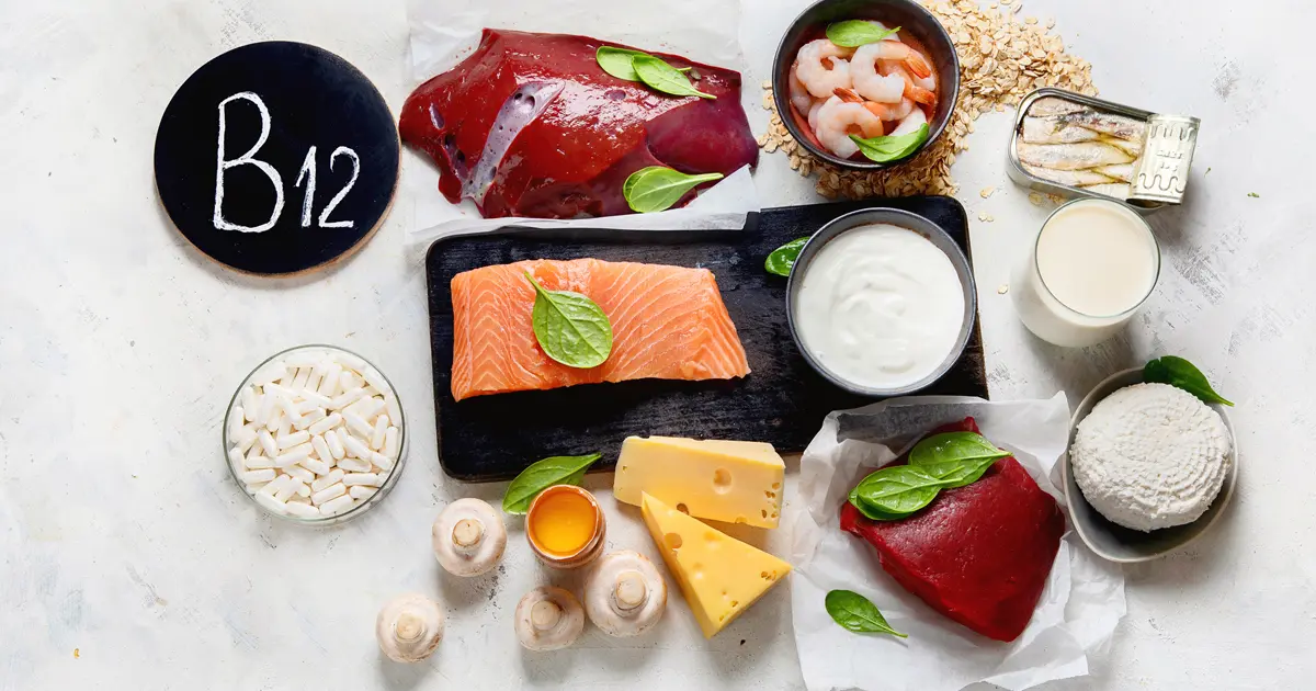 منابع طبیعی ویتامین B12 مانند گوشت و ماهی