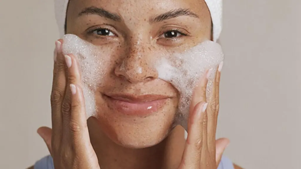 اشتباهات رایج در شست‌وشوی صورت چیست و چرا اهمیت دارد؟