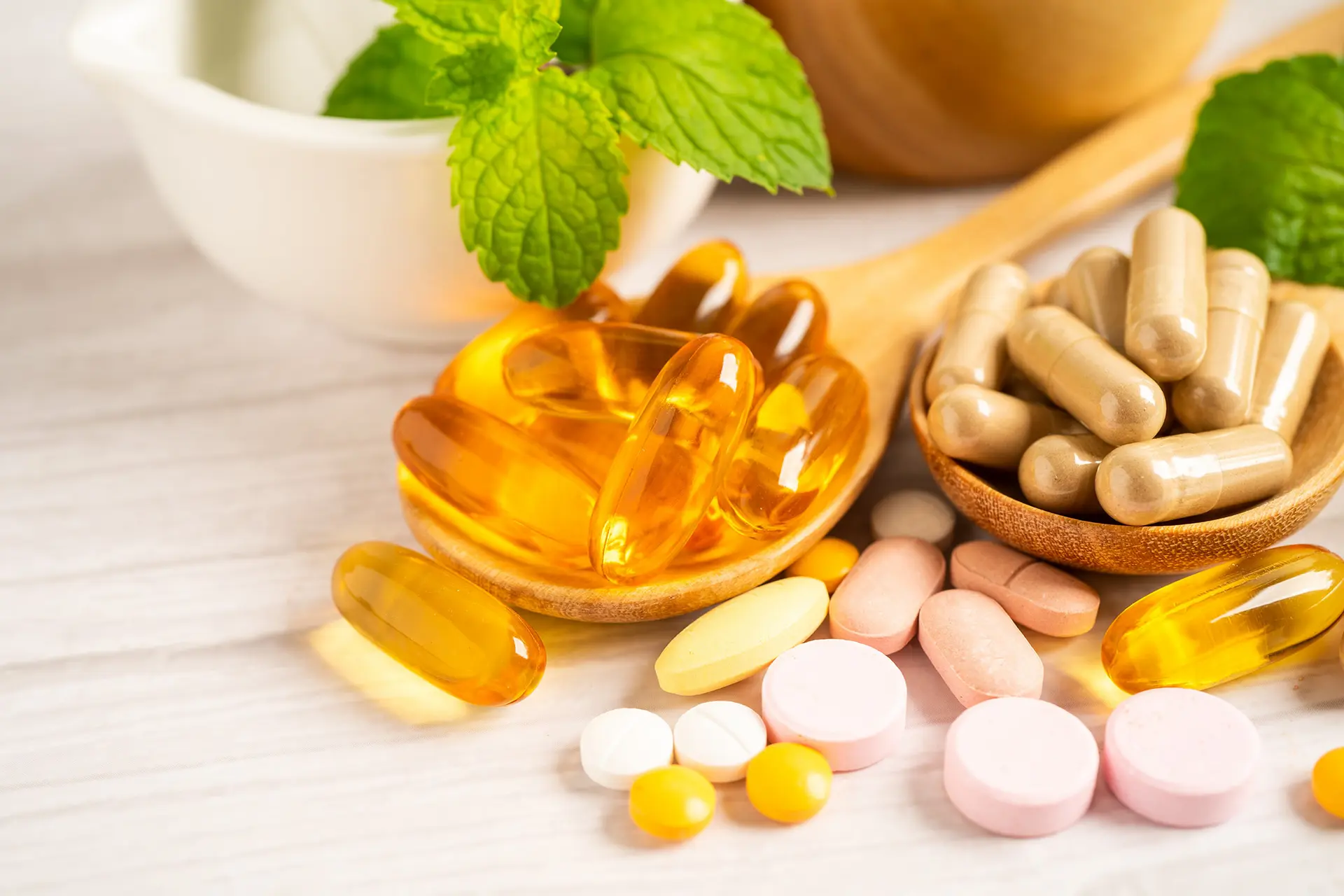 آیا مکمل‌های طبیعی همیشه بی‌خطر هستند؛ قبل از اقدام این موارد را بدانید