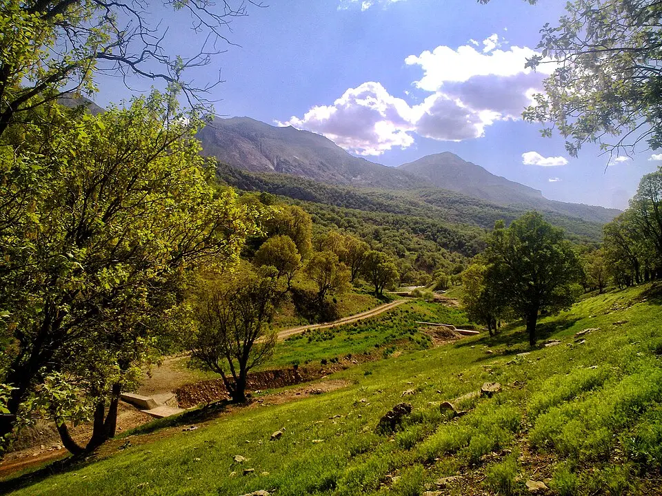 مسیرهای کوهستانی و آبشارهای منطقه نوژیان در لرستان